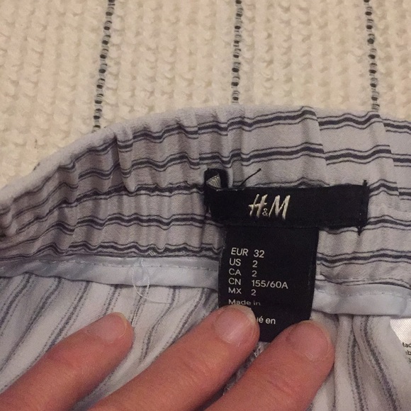 H&M - High waist silk, blue striped club shorts - Picture 4 of 4